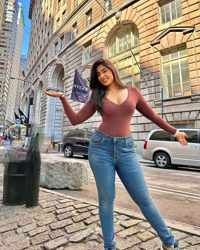 Staggering Glamour Show Of Nikita Sharma In New York